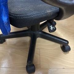 キャスター付き椅子の画像
