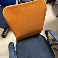 キャスター付き椅子の画像