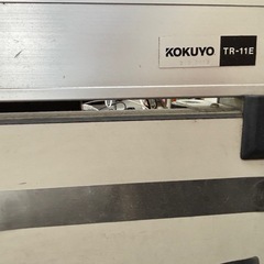 製図台と製図器、照明の画像