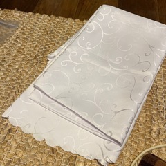 ホワイト円形ダイニングテーブル　白　テーブル　60㌢　ウエディング　パーティーの画像