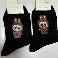 ラブブ靴下白と黒の画像