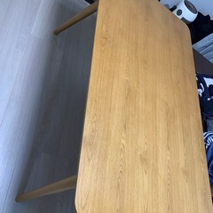 ダイニングテーブルの画像