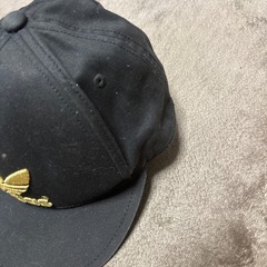 adidas 帽子の画像