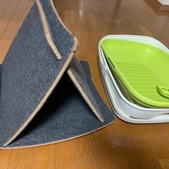 猫用システムトイレと爪研ぎハウスの画像