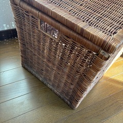 【引取限定】アンティーク籐のかご　 大きい収納ケースの画像