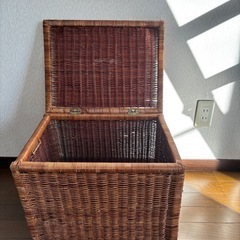 【引取限定】アンティーク籐のかご　 大きい収納ケースの画像