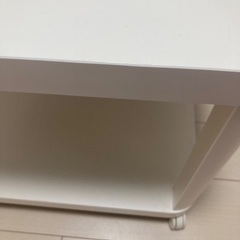 IKEAサイドテーブルの画像