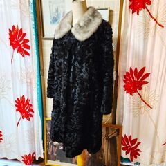 ∴カルガンラム＆ミンク。まるで布仕立てのような軽やかロングファーコート、いかがでしょうか？の画像