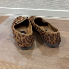 ヒョウ柄フラットシューズの画像