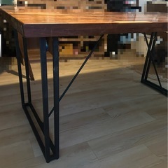 アイアンウッド ダイニングテーブルの画像