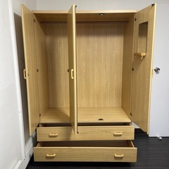 衣装タンス　　明るい木目　鏡付きの画像