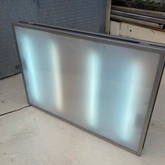 電光掲示板？中に蛍光灯が入ってます。の画像