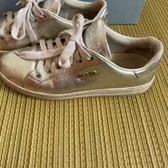 1/4まで！　PRADA  シルバースニーカー　23.5〜24.0の画像