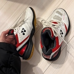 美品 バトミントン用シューズ 子供 22cm レディースの画像