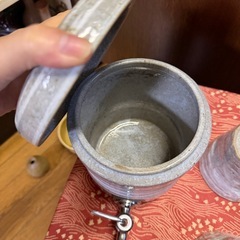 焼酎サーバーとコップ2つセットの画像