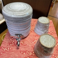 焼酎サーバーとコップ2つセットの画像