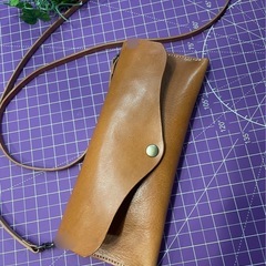 教室◆カードinレザースマホバッグ　イタチョコの画像