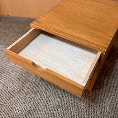 木の引き出し4段の画像