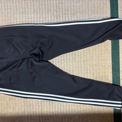adidas アディダストラックパンツの画像