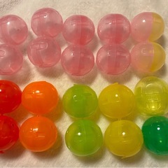 ガチャ 空カプセルの画像