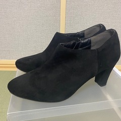 ショートブーツ黒の画像