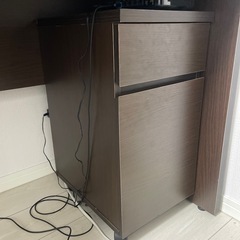机と引き出しの画像