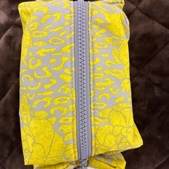 コロンとした形の軽くて大容量なポーチの画像