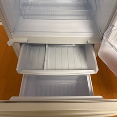 シャープ冷凍冷蔵庫137L SJ-D14D-Wの画像