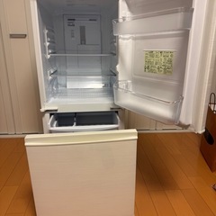 シャープ冷凍冷蔵庫137L SJ-D14D-Wの画像