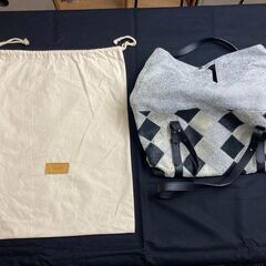 ショルダーでも手提げでも使えるバッグの画像