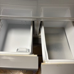 清掃済み製氷器付き冷蔵庫の画像