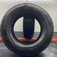 【新車外し】札幌発 引取OK BS R173 245/70R19.5 136/134J 19.5インチ トラックタイヤ 夏タイヤ 2本 23年製 地山 大型 低床 　(STT083)の画像