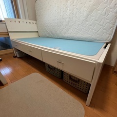 木製　白い　シングルベッドの画像