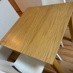 二人用テーブル、椅子付の画像