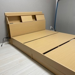 ※受け渡し予定　【宮棚・収納・コンセント付き】ベッドフレーム　ダブルサイズの画像