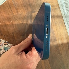 　iPhone12 64GB simフリーauの画像
