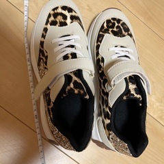 新品未使用品女児スニーカーの画像