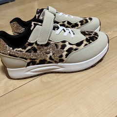 新品未使用品女児スニーカーの画像