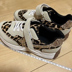 新品未使用品女児スニーカーの画像