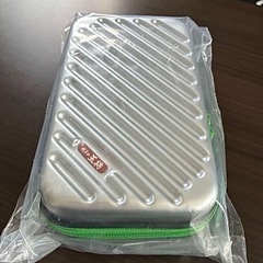 新品! 未開封! 非売品! 餃子の王将の景品 アタッシュケース風ハードポーチ（2026年版ぎょうざ倶楽部）の画像