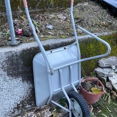 カー用品+一輪車+ダーツスタンドの画像