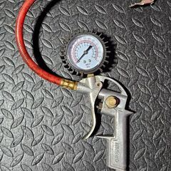 タイヤエアーゲージ2つセットの画像