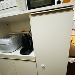 電子レンジ、トースター棚の画像