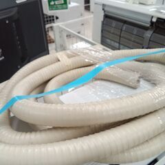 リユースのサカイ栃木店★ジモティ割あり★ Hisense エアコン AT-HG2213 2.2kw 22年製 室内機分解洗浄 TC12193の画像