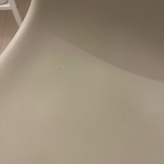 おしゃれなグレージュのイスの画像