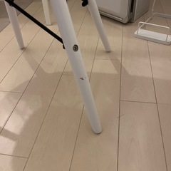 おしゃれなグレージュのイスの画像