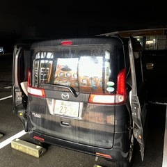 パワースライドドアを備えたブラックのマツダフレア。2013の画像