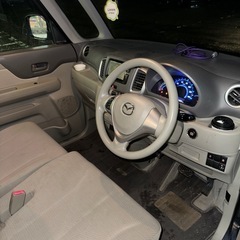 パワースライドドアを備えたブラックのマツダフレア。2013の画像