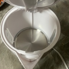 ホワイト 電気ケトル 最大0.8の画像