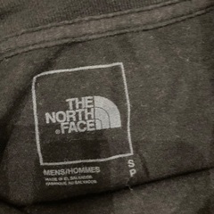 ノースフェイス🔴腕にロゴの入ったシャツmサイズの画像